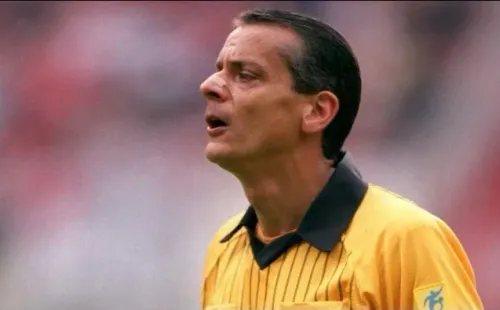 El polémico ex árbitro argentino es el llamado a cambiar el estilo del referato chileno