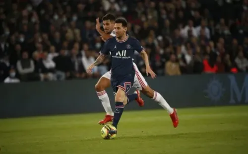 Lionel Messi no ha vivido un inicio feliz en Francia, donde entre adaptación y problemas físicos, solo ha disputado tres encuentros. Foto: @PSG_espanol