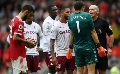 Emiliano Martínez no dejó pasar la oportunidad para lucirse en un penal. (Foto: Getty Images)
