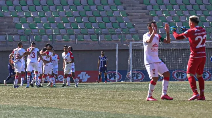 Deportes Copiapó festeja su triunfo y le mete presión a Coquimbo Unido.