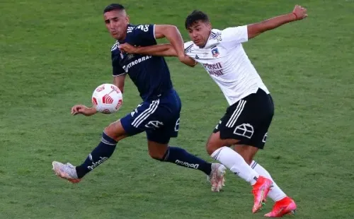 25 de Abril del 2021/SANTIAGOOsvaldo González (i) y Ivan Morales (d), durante el partido valido por la quinta fecha del Campeonato Nacional AFP PlanVital 2021, entre Colo Colo vs Universidad de Chile, disputado en el Estadio Monumental.FOTO:JAVIER VALDES LARRONDO/AGENCIAUNO