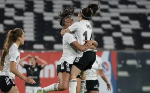 Colo Colo golea a Universidad Católica y espera a Universidad de Chile