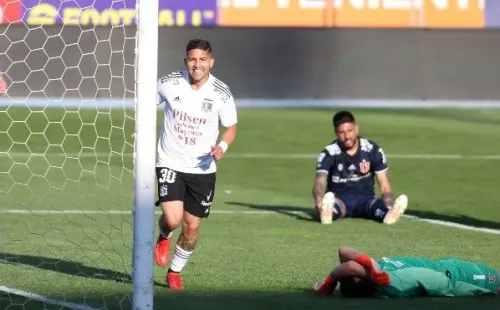 Colo Colo derrotó a la U por 1-3 y estiró su invicto en Superclásico. El resultado también se vivió en Argentina, donde Los Displicentes animaron la jornada. Foto: Agencia Uno