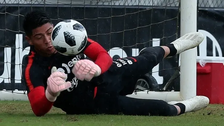 Brayan Cortés, arquero de Colo Colo y la selección chilena