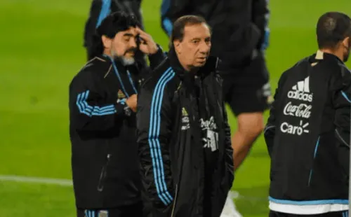 Carlos Bilardo por fin sabrá sobre la muerte de Diego Maradona. Foto: Getty Images