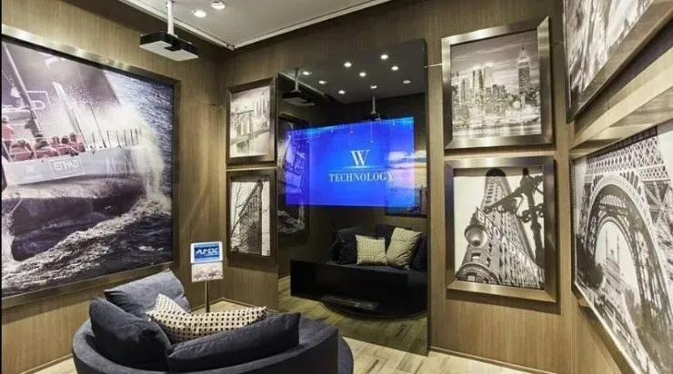 La web de Amalio Russo tiene a la venta este tipo de televisores donde aseguran que el precio básico es de 5 mil dólares