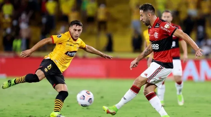 Mauricio Isla fue titular en el duelo de Flamengo de la noche del miércoles en Guayaquil, donde vencieron a Barcelona para instalarse en la final.