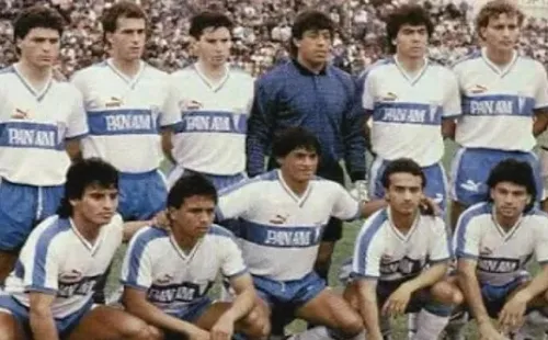 Marco Cornez con sus compañeros de Universidad Católica