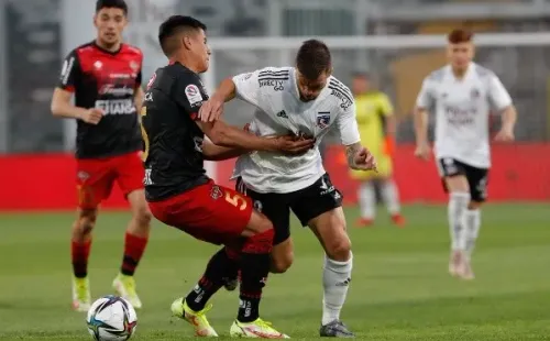 Gabriel Costa no pudo terminar el duelo con Ñublense y arriesga la triple fecha de las eliminatorias. Foto: Agencia Uno