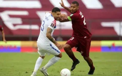 Salomón Rondón es la baja más importante en Venezuela para la triple fecha, donde enfrentarán a Chile. Ante la Roja marcó en el duelo de ida el año pasado. Foto: Getty Images