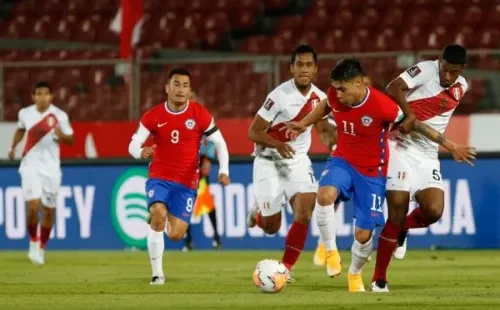 Chile y Perú vuelven a verse las caras en eliminatorias. La última vez fue triunfo para la Roja en el estadio Nacional. Foto: Agencia Uno