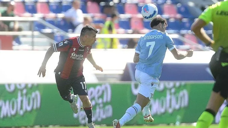 Gary Medel, defensor chileno del Bologna de Italia