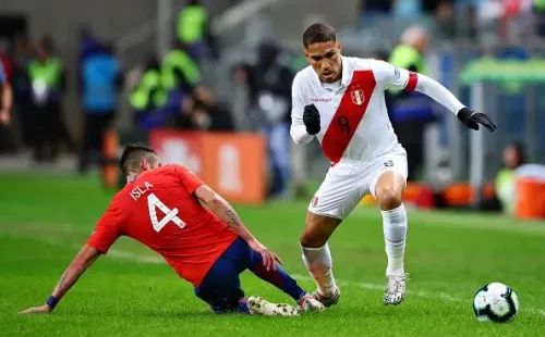 Paolo Guerrero asoma como titular en Perú contra la selección chilena.