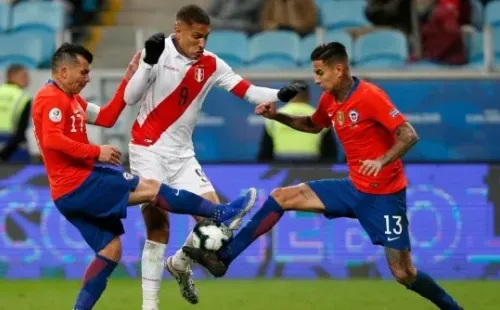 PORTO ALEGRE, BRAZIL - JULY 03: Paolo Guerrero of Peru fights for the ball with Gary Medel and Erick Pulgar of Chile during the Copa America Brazil 2019 Semi Final match between Chile and Peru at Arena do Gremio on July 03, 2019 in Porto Alegre, Brazil. (Photo by Wagner Meier/Getty Images)-Not Released (NR)