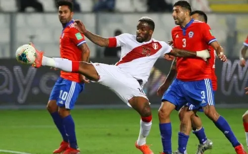 La selección chilena quedó en estado crítico en las eliminatorias tras caer ante Perú. Foto: Agencia Uno