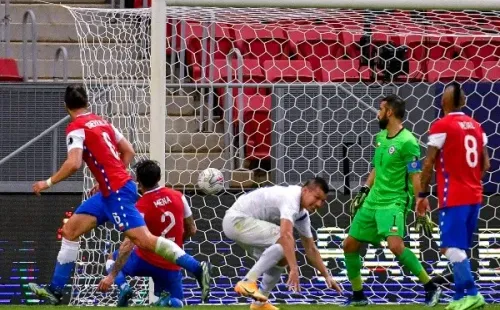 De cabeza, el fuerte de los paraguayos, así fue que convirtieron a la Roja en Copa América