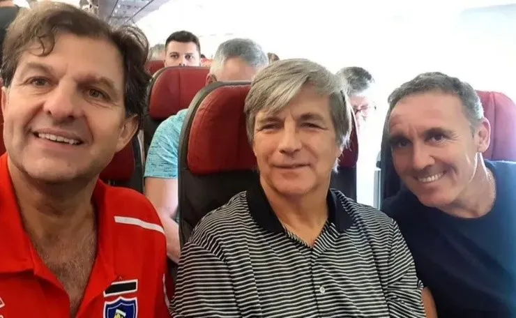 Aníbal Mosa, Harold Mayne-Nicholls y Marcelo Espina viajando a Brasil