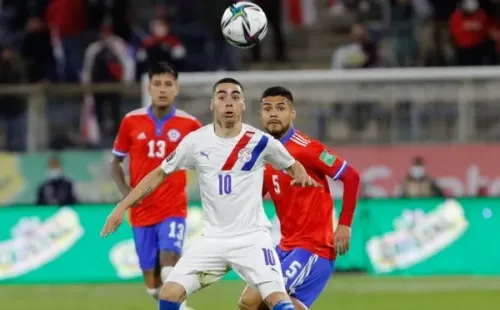 Chile se hizo fuerte en San Carlos y venció por 2-0 a Paraguay para seguir ilusionándose con Qatar 2022.