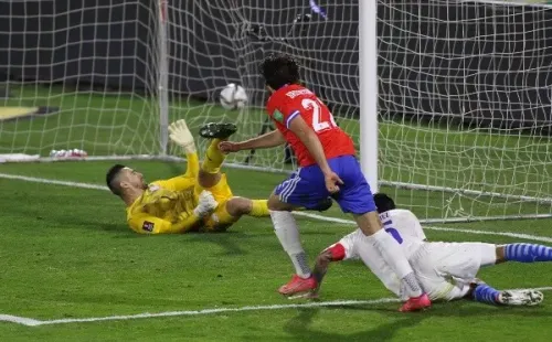 El golazo de Brereton por La Roja hizo eco en Inglaterra.