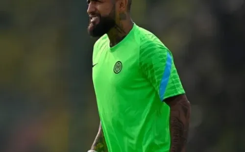 Otras imágenes de Arturo Vidal con la pulsera que Daniella Durán le regaló.(1)
