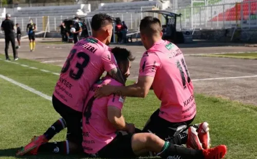 Palestino festeja el gol del empate cuando se jugaban ocho minutos de descuento