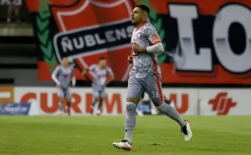 Gonzalo Jara hizo su estreno en el minuto 14 de partido