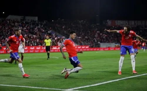 En dos partido hubo que buscar reemplazos para Arturo Vidal y Charles Aránguiz, algo que según Guarello se hizo de buena manera. Foto: ANFP