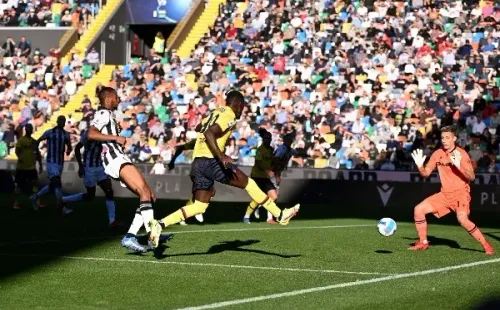 El primer gol de la jornada para al Bologna
