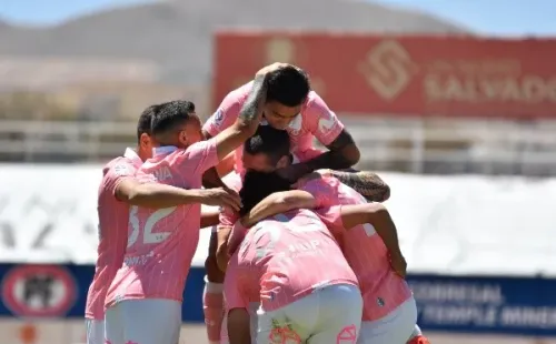 Universidad Católica se mantuvo al acecho de Colo Colo al vencer a Cobresal. (Foto: Agencia Uno)