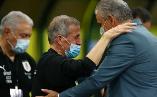Óscar Tabárez junto a Tite en el último duelo por Eliminatorias donde Uruguay perdió 4-1