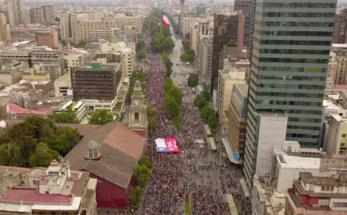 “La marcha más grande de todas” ocurrió el 25 de octubre, con más de 1,2 millones de personas en Santiago (Foto: Agencia Uno).