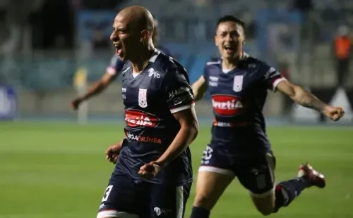 Alejandro Camargo fue el héroe de Deportes Melipilla anotando un golazo ante O’Higgins. Foto: Agencia Uno