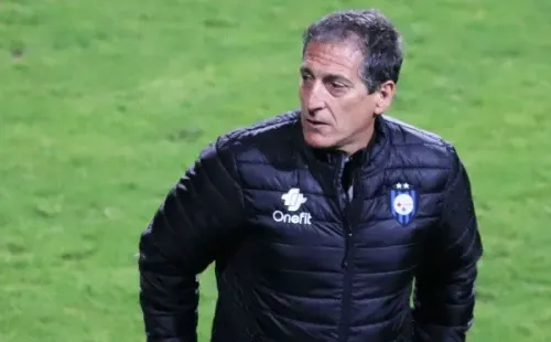 Mario Salas y amargo debut en la banca de Huachipato: derrota ante Everton.