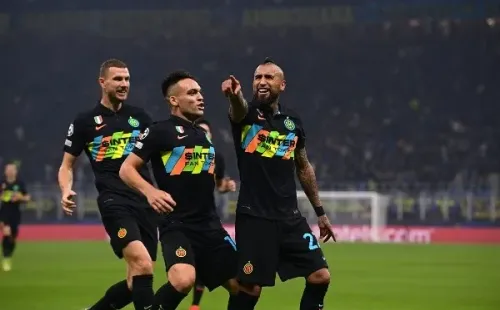 Arturo Vidal fue clave ante el Sheriff, aportando un gol y una asistencia. Alexis Sánchez entró desde el banquillo y por poco genera otro tanto. Foto: Inter