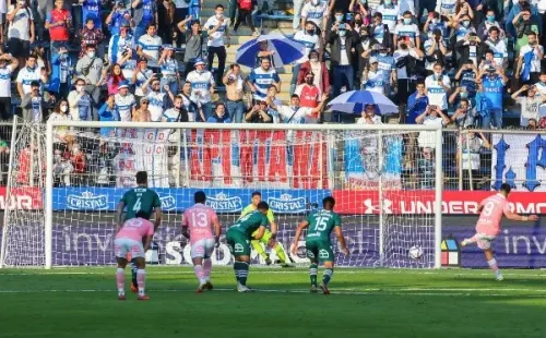 La UC venció a Wanderers pese a quedar con 9 hombres en cancha.