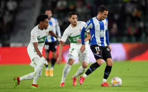 El Elche de Enzo Roco, con el chileno en la banca, igualó ante Espanyol. (Foto: Getty Images)