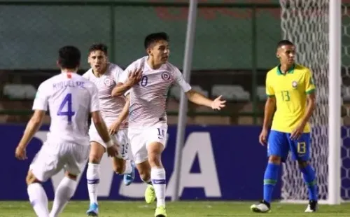 Cruz con la selección chilena sub 17.