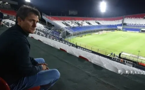 El técnico de la selección de Paraguay observó el duelo entre Libertad y Nacional en el estadio Defensores del Chaco