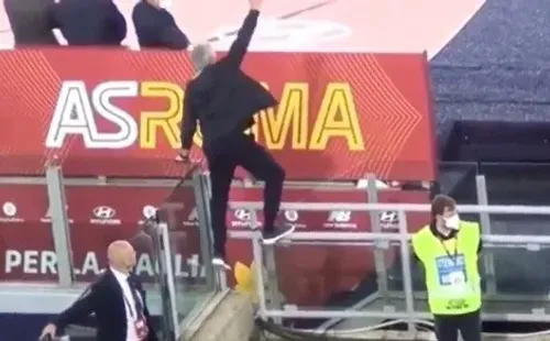 Mou no quiso perderse los últimos diez minutos del duelo de La Roma ante Nápoli.