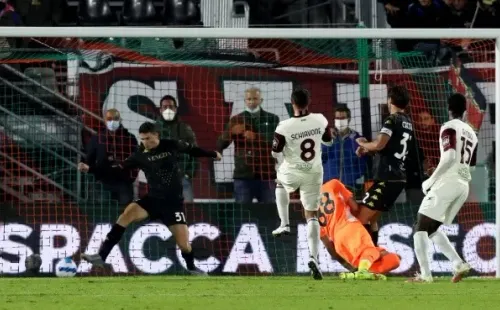 El error de Romero que es aprovechado para la victoria de Salernitana