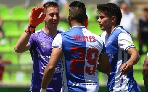 Ignacio González festejando el penal atajado contra Santiago Wanderers