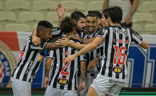 Diego Costa y un golazo contra Fortaleza con habilitación de Edu Vargas: a la final de la Copa de Brasil. (Foto: Getty Images)