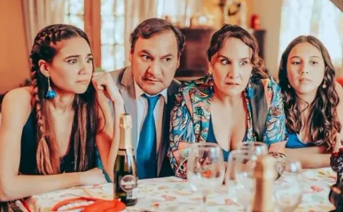 Daniela Muñoz, junto a sus padres Rodrigo Muñoz y Claudia Pérez.