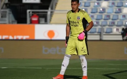 El portero Julio Fierro fue consolado por Roberto Cereceda tras su error en el segundo gol de Audax Italiano