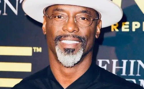 Isaiah Washington, actor reconocido por interpretar al Dr. Preston Burke en Grey’s Anatomy.