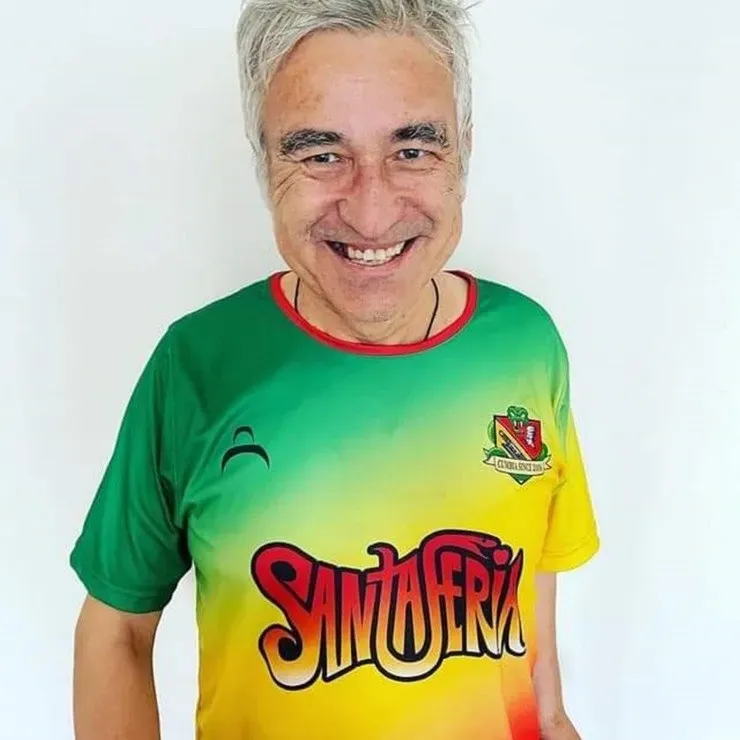 La reconocida banda Santa Feria también le hizo llegar su camiseta a Jorge González