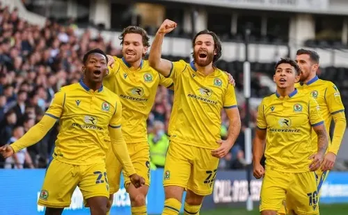 Ben Brereton fue figura y goleador del Blackburn frente al Derby County.