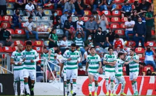 Diego Valdés le dio el triunfo a Santos Laguna con un golazo. (Foto: Getty Images)
