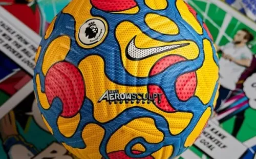 El nuevo y vistoso balón Nike para el invierno de la Premier League 2021-22.