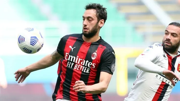 Hakan Calhanoglu, mediocampista turco de Inter de Milán